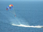 Туристы сорвались с парашюта над морем в Геленджике