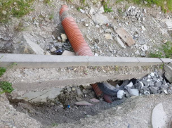 «Были выделены миллионы»: геленджичане возмущены состоянием дороги на Магилате