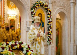 Оцепленная территория, досмотр и металлоискатели: 1,5 тысяч человек пришли на освящение собора в Геленджике