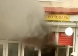 В Геленджике на улице Херсонской загорелись магазины.