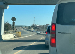 Автомобильное движение на участке дороги Новороссийск-Геленджик сильно затруднено