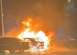 Ночью в Геленджике произошел серьезный пожар: две машины полностью сгорели