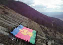 Жители Геленджика отметили 100-летие флага Кубани