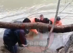 «Нож в сердце и бросил в воду»: тело погибшего мужчины нашли под корягой