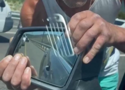 Неадекватный напал на иномарку в пробке под Геленджиком