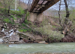 «Мост – наша дорога жизни»: геленджичане могут остаться без связи с городом