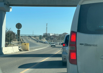 Автомобильное движение на участке дороги Новороссийск-Геленджик сильно затруднено