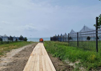 Проход на пляж вдоль аквапарка открыли