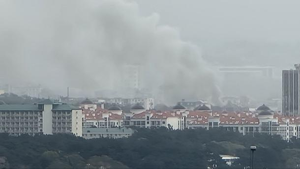 Весь район в дыму: в центре Геленджика прямо сейчас серьезный пожар