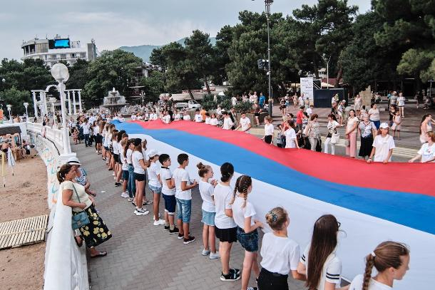 В День флага России в Геленджике будет очень жарко