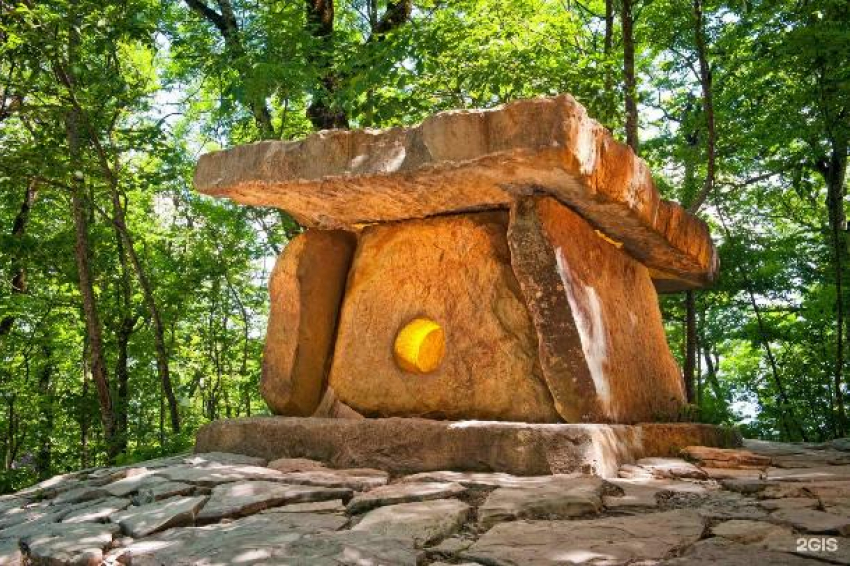 «В них затаилась душа человека»: что в себе хранят геленджикские дольмены