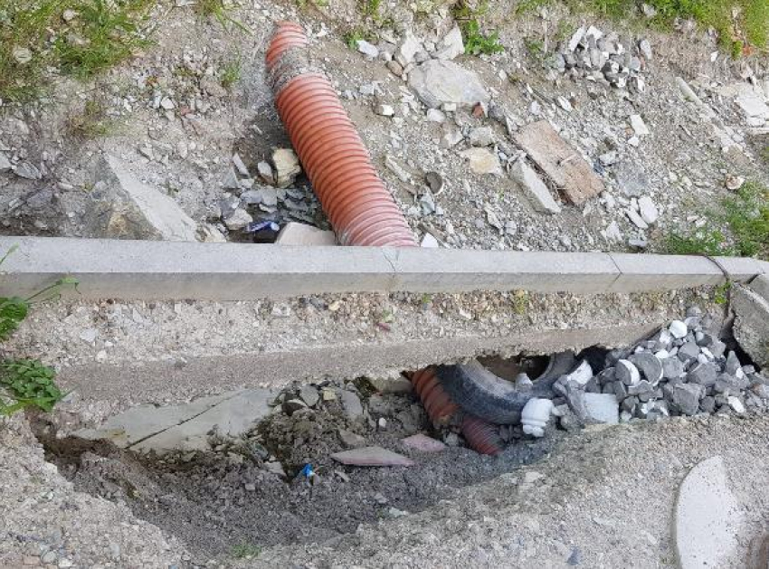 "Были выделены миллионы": геленджичане возмущены состоянием дороги на Магилате