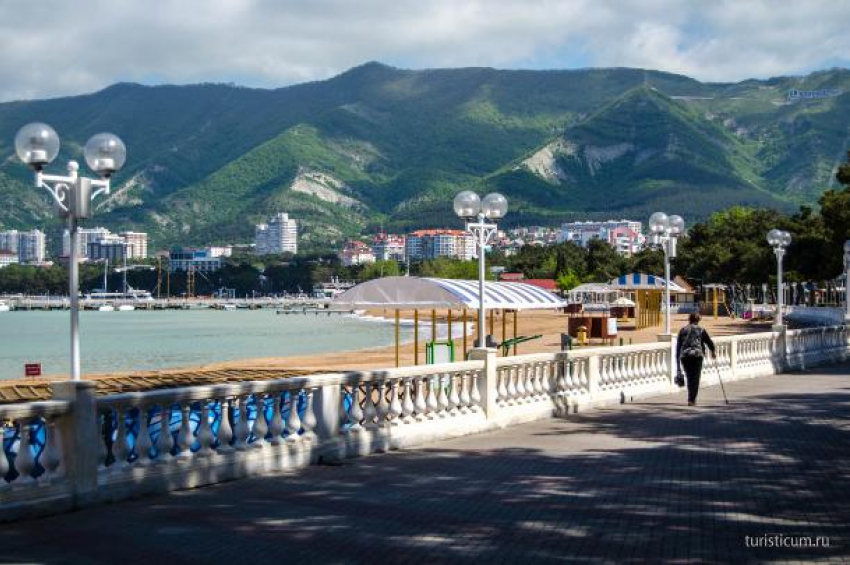 Погода в Геленджике: стремительно теплеет и дует