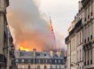 Огонь пожирает собор Парижской Богоматери