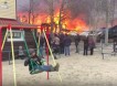 Гори оно всё синим пламенем: мальчик-оптимист на качелях стал мемом