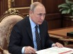 Путин высказался за повышение зарплат чиновников в регионах