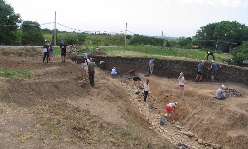 Автостоянка вместо уникальной дороги: в музее-заповеднике