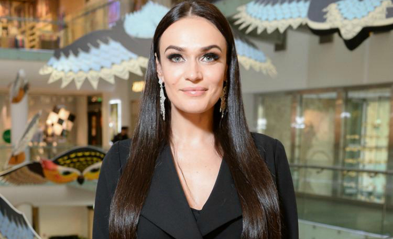 «Проколоть соски и уехать в США»: Алена Водонаева рассказала о целях в жизни