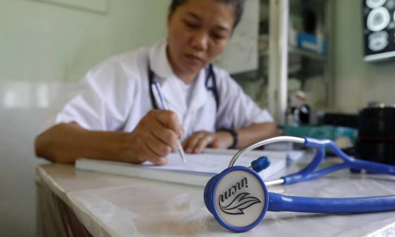 Дефицит врачей в России хотят восполнить за счет мигрантов