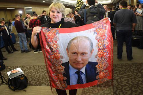 «Наш любимый дорогой». Граждане поздравят президента ударным трудом и видеороликами