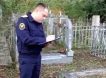 Ненадежное место: следователи нашли 50 млн, которые коррупционер спрятал на кладбище