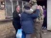 “Боже, хлопцы, я вам благодарна!”: украинская женщина благодарит бойцов чеченского ОМОНа за спасение