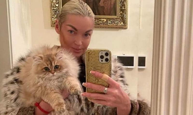 Поклонники раскритиковали новое фото похудевшей Волочковой и сравнили ее с мужчиной