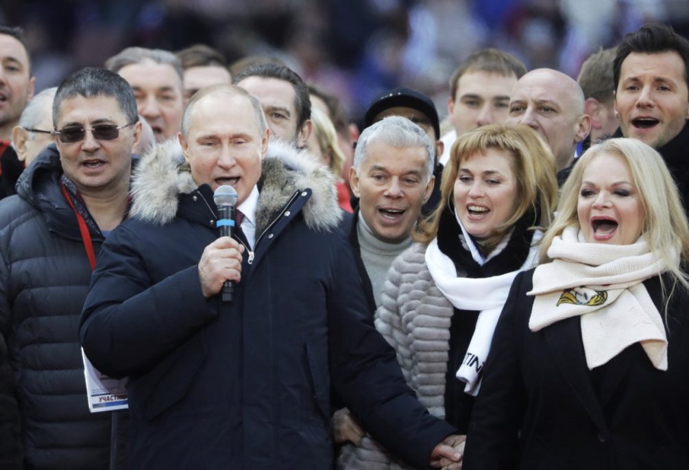 «Свои да наши». Кто и сколько получил  из президентского фонда на патриотические инициативы