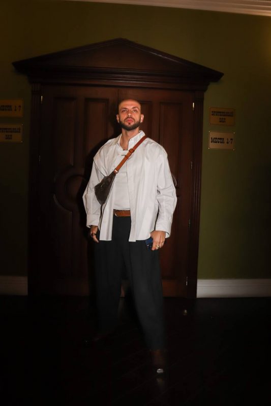 Кольцо Пушкина, но обувь с Авито: сколько стоит образ Саши ST