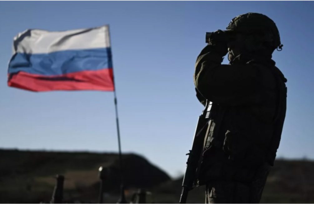 Российские войска подняли флаг России над Марьинкой