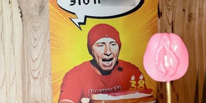 Открестились от Путина, но согласились с матерным словом в столичном клубе Stereo People, предлагающем отведать «Властелина клитора»