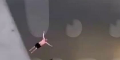 Житель Волгограда на спор прыгнул с моста и погиб на глазах у своей невесты