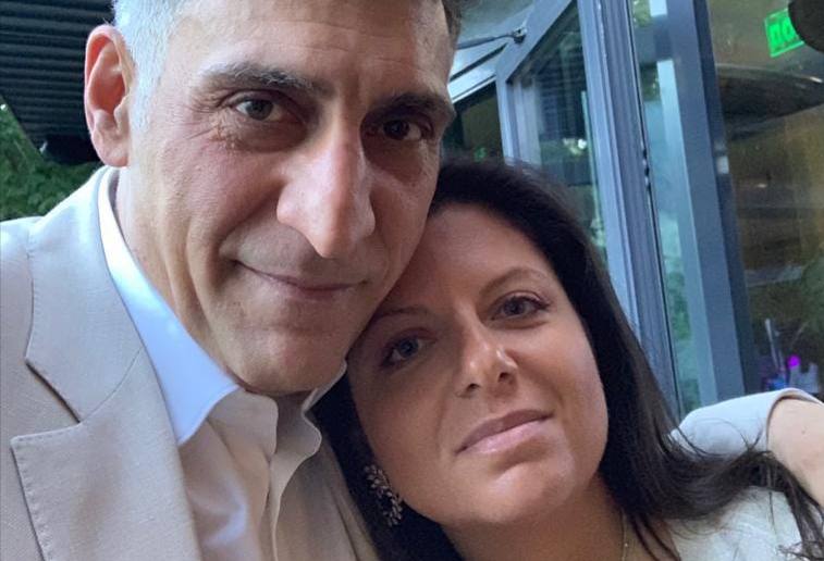 «Наш любимый спит»: Маргарита Симоньян ответила на вопросы о состоянии Тиграна Кеосаяна, пережившего клиническую смерть 